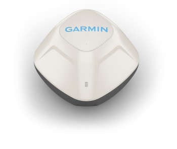 Lichte, ronde Garmin STRIKER CAST-apparaat tegen een witte achtergrond.