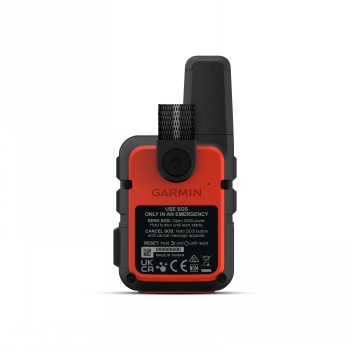 Garmin InReach Mini 2 GPS-apparaat in vuurrood, achteraanzicht. Rode Garmin InReach Mini 2 GPS-apparaat, achteraanzicht met antenne en SOS-knop.