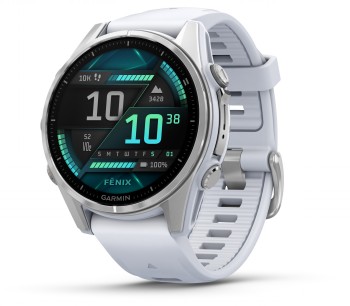 Zilveren Garmin Fenix 8 smartwatch, witte siliconen band, AMOLED-monitor.