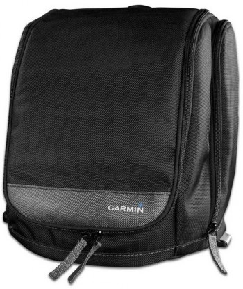 Musta Garmin-kantolaukku, jossa on vetoketjutaskut, kantokahva ja kompakti koko, suunniteltu kalastuselektroniikan säilyty...