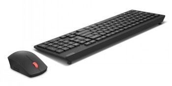 Lenovo Essential Wireless Keyboard & Mouse G2 Nordic - zwart, stijlvolle set Draadloos zwart toetsenbord en muis met rode accenten, schuin geplaatst op een witte achtergrond.