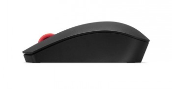 Lenovo Essential Wireless Mouse G2 -zijprofiel Zijprofiel van een zwarte draadloze muis met een rode scrollbal. Minimalistisch design en laag profiel.