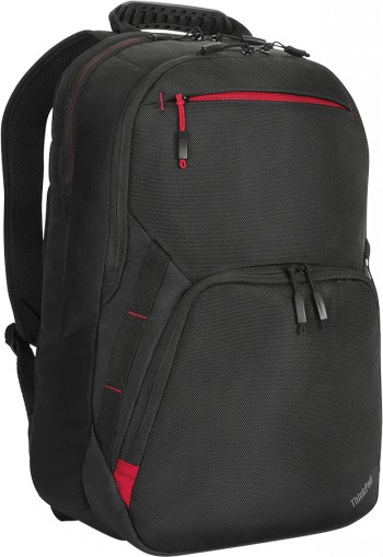 Lenovo TP Essential Plus Rugzak 15,6 inch, multifunctionele rugzak Zwarte Lenovo-rugzak met rode accenten, laptopvak, zichtbare ritssluitingen, schuin gefotografeerd.