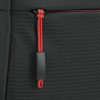 Lenovo TP Essential Backpack (ECO) 16", stijlvol zwart met rode details... Lenovo-rugzak, close-up van zwarte stof, rode rits en rood ritstouwtje.