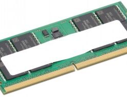 DDR5-geheugenmodule met een groen printplaat en gouden aansluitpunten, van bovenaf gefotografeerd.