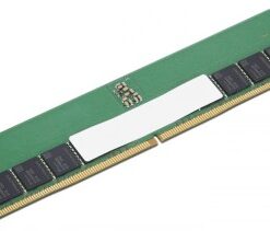 Groene DDR5-geheugenmodule met acht geheugenchips en vergulde connectors zichtbaar.