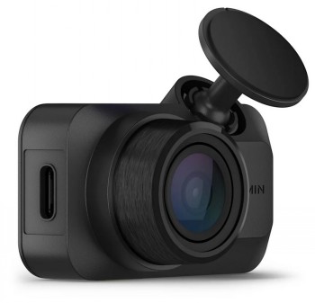 Garmin Dash Cam Mini 3 - compacte camera voor op het dashboard Kleine en compacte Garmin dashboardcamera in zwarte kleur, lens en bevestiging zichtbaar vanuit de linkerhoek.