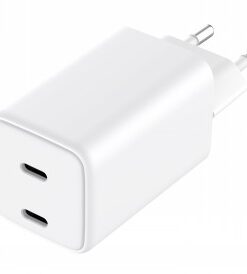 Witte, rechthoekige 65W USB-C-netadapter met twee poorten en een compact ontwerp.