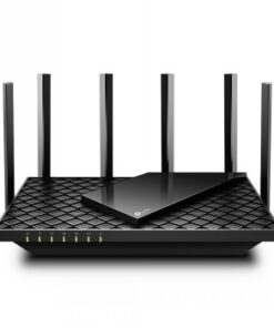 TP-Link Archer AX73 WiFi 6-router - krachtige netwerkapparaat voor thuisgebruik Een TP-Link Archer AX73-router gemaakt van zwart plastic, met zes verticale antennes en LED-lampjes aan de voorkant.