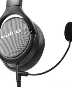 Zwarte Valco-hoofdtelefoon met een bedrade microfoon. Een zilveren logo is zichtbaar aan de zijkant van de hoofdtelefoon.