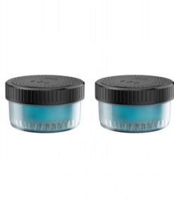 Twee cilindervormige reinigingscartridges met zwarte dop en een blauwachtige vloeistof.