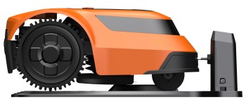 EZVIZ RM600 robotmaaier in oranje design Oranje EZVIZ RM600 robotmaaier in het oplaadstation, zijprofiel.