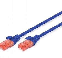 Blauwe CAT 6-netwerkkabel van 1 meter met oranje RJ45-connectors aan beide uiteinden.