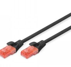 Zwarte CAT 6-kabel van 1 meter met rode connectors aan beide uiteinden tegen een witte achtergrond.