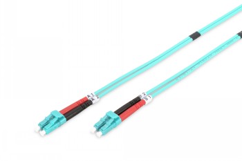 Turkoois duplex LC naar LC multimode OM3 50/125 µ glasvezelkabel, lengte 5 meter, twee connectoren in close-up op een witte a...