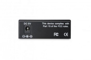 Digitus Gigabit Ethernet mediaconverter aansluitingen en markeringen achterkant. Achterkant van Ethernet-mediaconverter, zwarte behuizing, DC 5V-aansluiting en FCC-markeringen.