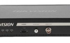 Zwarte rechthoekige Hikvision DS-6901UDI(C)-decoder met HDMI-, VGA- en BNC-aansluitingen.