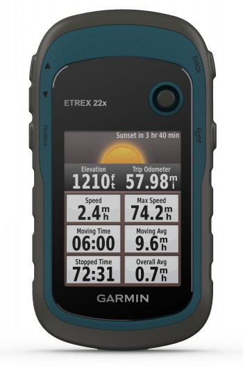 Garmin eTrex 22x GPS-apparaat, een stijlvolle en duurzame keuze voor wandelaars. Garmin eTrex 22x GPS-apparaat in grijs- en blauwtinten, met wandelgegevens zichtbaar op het scherm.