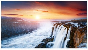 Samsung 55" FHD 700 NITS Videowall-monitor met smalle rand SAMSUNG 55 inch FHD-monitor, smalle 0,88 mm rand, helderheid 700 nits, geschikt voor videowall.