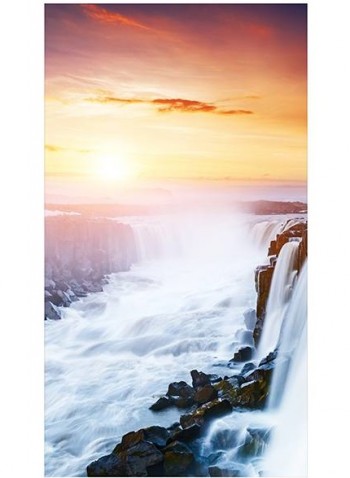 Samsung VH55R-R 55" videowand, FHD-resolutie, dunne rand Samsung 55-inch VH55R-R FHD videowandmonitor, bijna randloos design en helder, kleurrijk beeld van een zonsondergang...