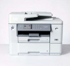 Brother MFC-J6959DW A3-kleureninkjetprinter voor multifunctioneel gebruik Lichtgrijze Brother multifunctionele printer met A3-formaat, papierlade en bedieningspaneel.