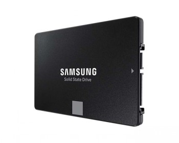 Samsung 1TB 870 EVO SSD-schijf 2,5 inch Zwarte Samsung 870 EVO SSD-schijf, 1 terabyte, 2,5 inch, zijprofiel en aansluitpunten in beeld.