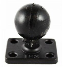 RAM Mounts 1,5-inch kogel en rechthoekige bevestigingsbasis Een RAM Mounts-beugel van zwart metaal met een 1,5-inch kogel en een rechthoekige basis met vier bevestigingsgaten...