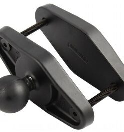 RAM Mounts C-formaat 4,0" kogel met klem, duurzaam zwart materiaal. Zwarte RAM Mounts klem van C-formaat met een 4,0-inch kogel erop, zijaanzicht.