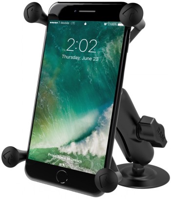 RAM Mounts X-Grip houder voor grote telefoons, zwart en duurzaam design. RAM Mounts X-Grip telefoonhouder van zwart kunststof met een grote smartphone erin. Schuin vooraanzicht.