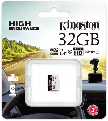 Kingston 32 GB Endurance microSD-kaart voor navigatie en opname Kingston 32 GB microSD-kaart in verpakking, met dashboard en weglandschap op de achtergrond.