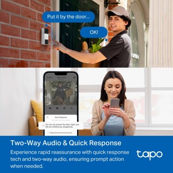 TP-Link Tapo D210-videocamera, slimme deurbel in gebruik. Man bevestigt de TP-Link Tapo D210-videocamera aan een deur; vrouw gebruikt de app op een smartphone.