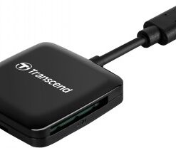 Zwarte Transcend RDC3-geheugenkaartlezer met USB-C 3.2 Gen1-aansluiting en SD/microSD-kaartsleuven.