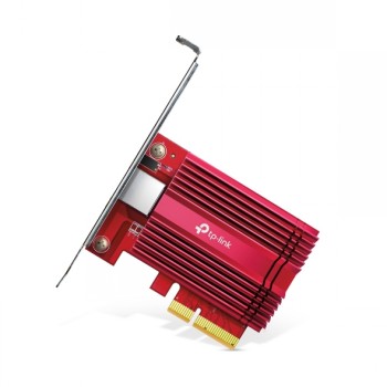 Rode TP-Link TX401 PCIe-netwerkkaart met zichtbare heatsink, geïnstalleerd in verticale positie.