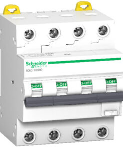Schneider Electric Acti9 RCBO aardlekschakelaar, 4-polig, 6 kA. Witte Schneider Electric Acti9 IC60 RCBO aardlekschakelaar, vier schakelaars, groene teksten ON-OFF, vooraanzicht.