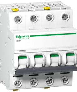 Schneider Electric Acti9 iC60H 4-polige installatieautomaat, 32A, 10kA. Vierpits witte Schneider Electric installatieautomaat met groene en gele details, van voren afgebeeld j...